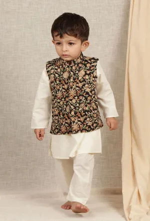 Set Of 3: Idhant Off-white Cotton Kurta & Pyjama & Black Kalamkari Printed Nehru Jacket